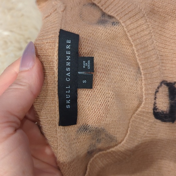 Skull cashmere sweater with skulls! - Picture 5 of 8